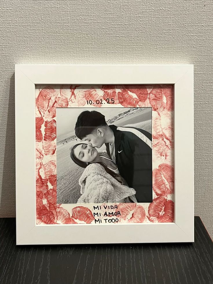 Pop up collage frame